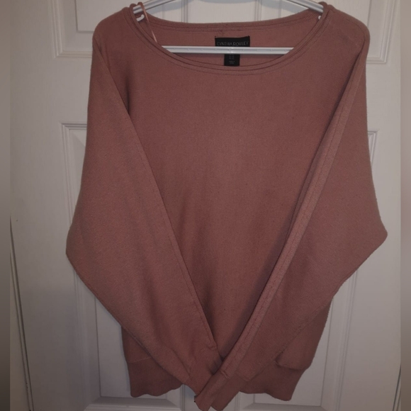 Beautiful Oversized Sweater - Picture 2 of 2